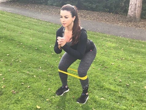 5 Melhores Exercícios para Treino de Gluteos em Casa 6 Deslocamento lateral inicio