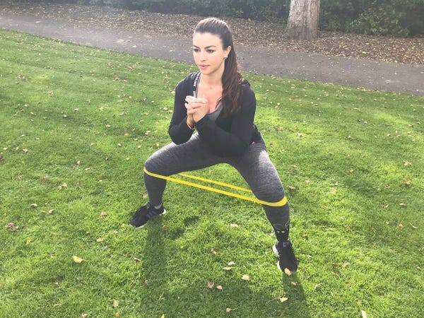 5 Melhores Exercícios para Treino de Gluteos em Casa 7 Deslocamento lateral fim