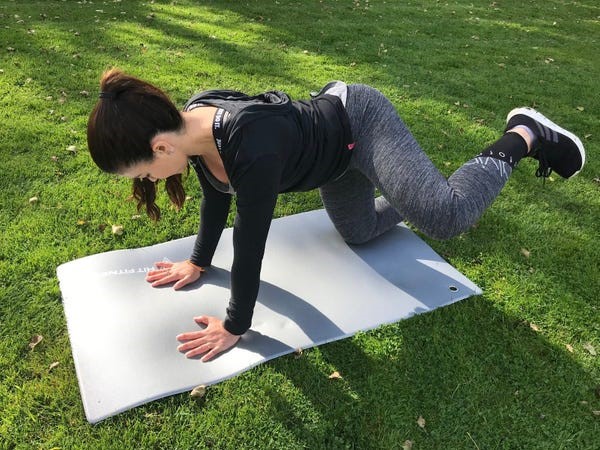 5 Melhores Exercícios para Treino de Gluteos em Casa 3 Lançamento lateral fim do movimento